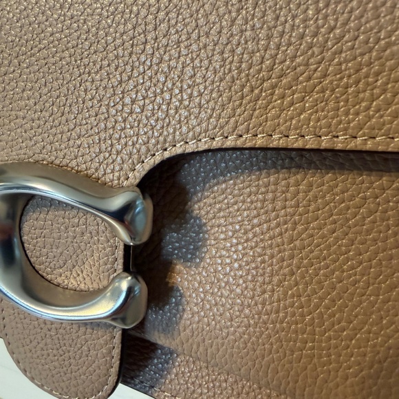 Coach Tabby 26 shoulder bag in light taupe - Picture 4 of 12